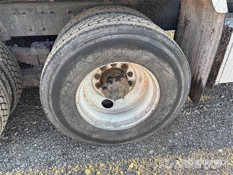 International 7600 شاحنات ذات صهاريج