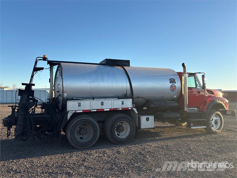 International 7600 شاحنات ذات صهاريج
