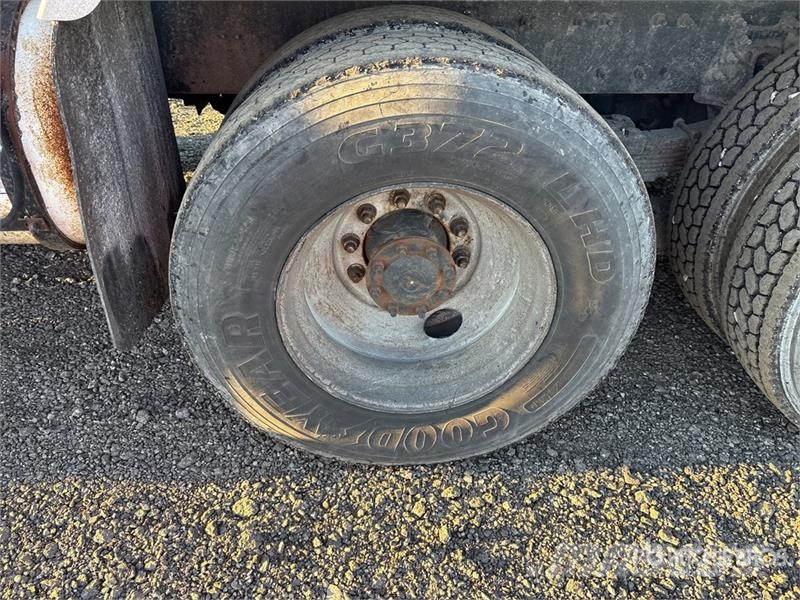 International 7600 شاحنات ذات صهاريج