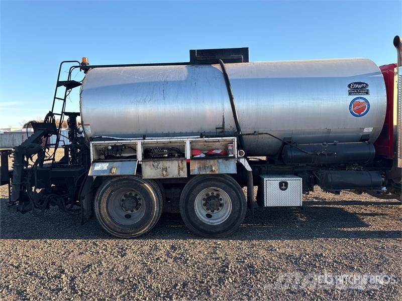 International 7600 شاحنات ذات صهاريج