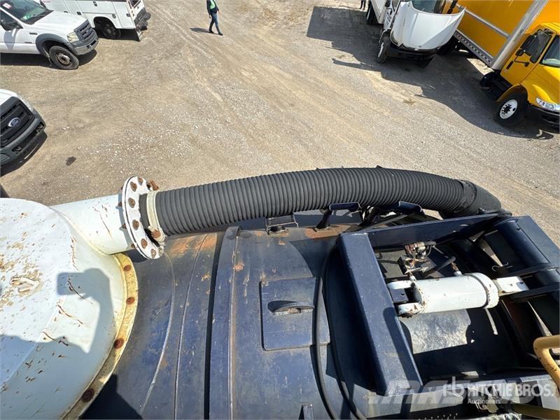 International 7600 组合/真空油槽车