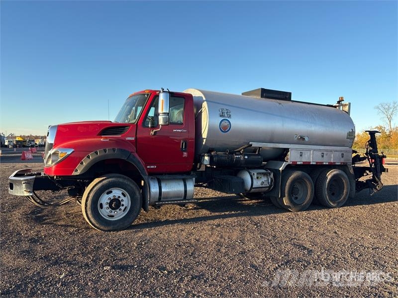 International 7600 شاحنات ذات صهاريج