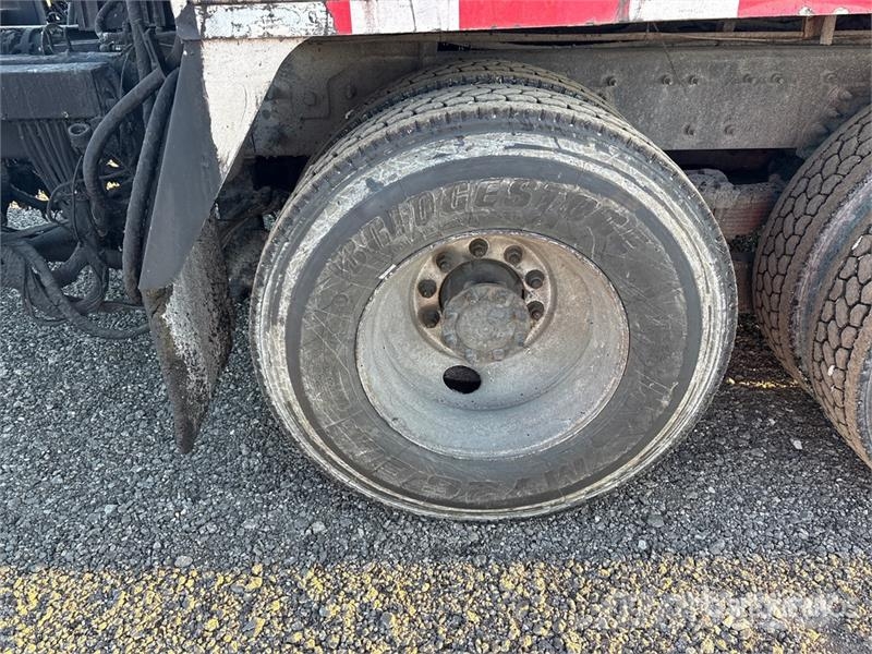 International 7600 شاحنات ذات صهاريج