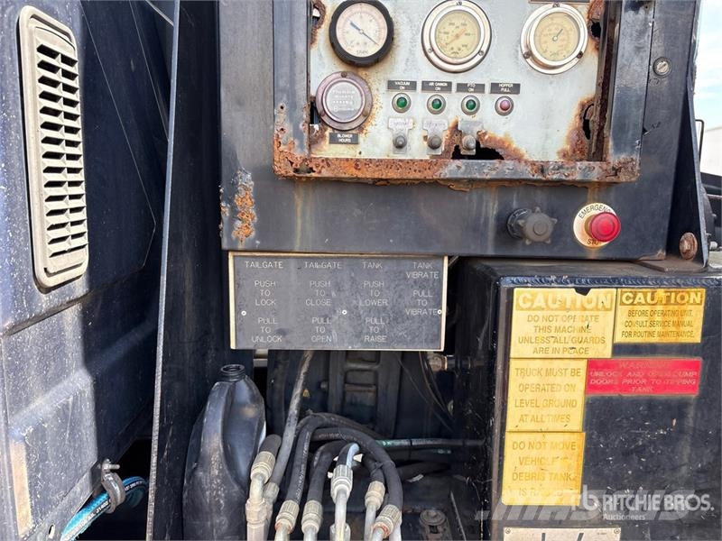 International 7600 组合/真空油槽车