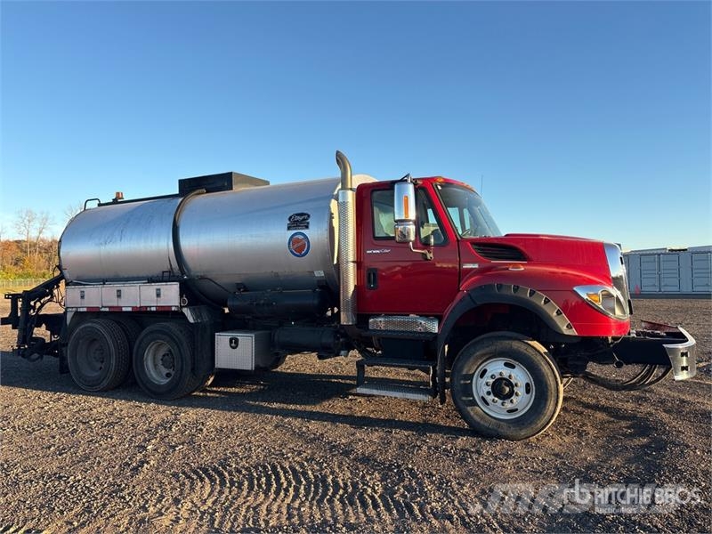 International 7600 شاحنات ذات صهاريج