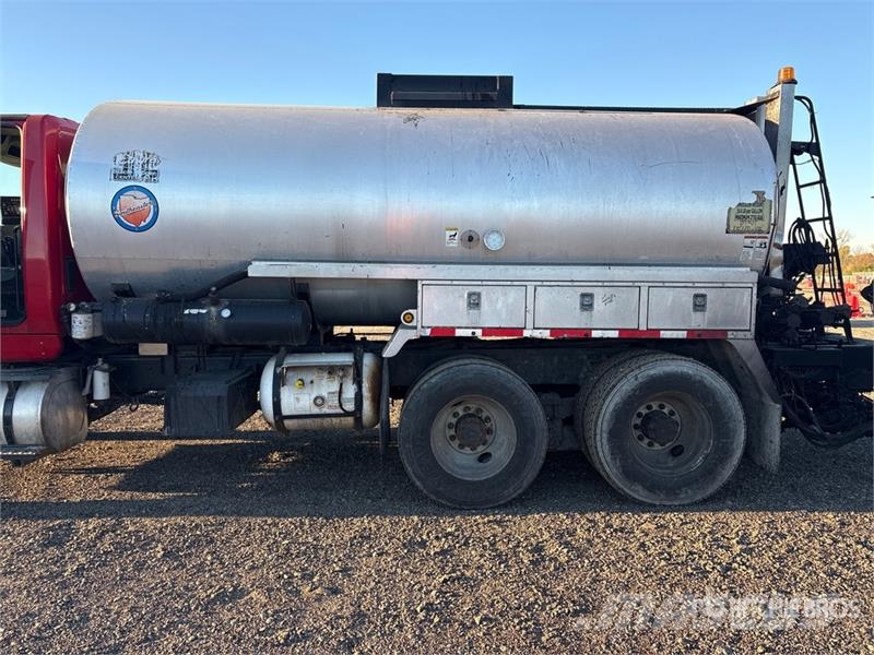 International 7600 شاحنات ذات صهاريج