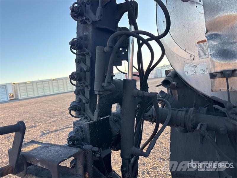 International 7600 شاحنات ذات صهاريج