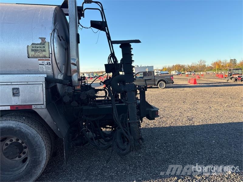 International 7600 شاحنات ذات صهاريج