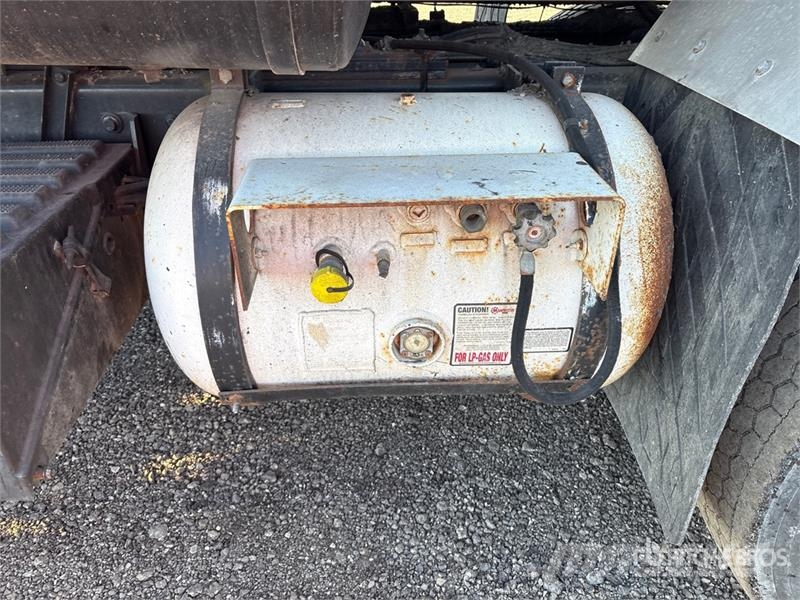 International 7600 شاحنات ذات صهاريج