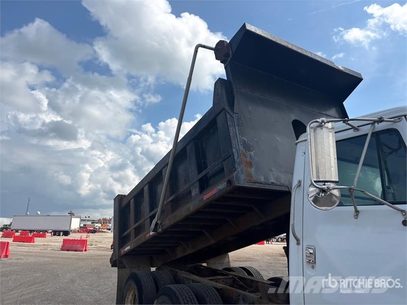 International 8100 自卸式货车