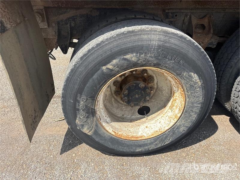 International 8100 自卸式货车