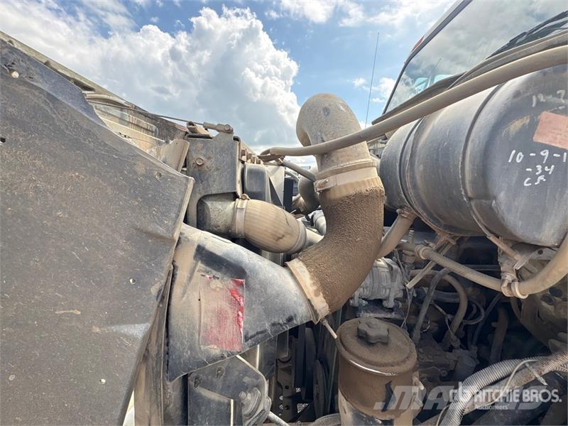 International 8100 自卸式货车