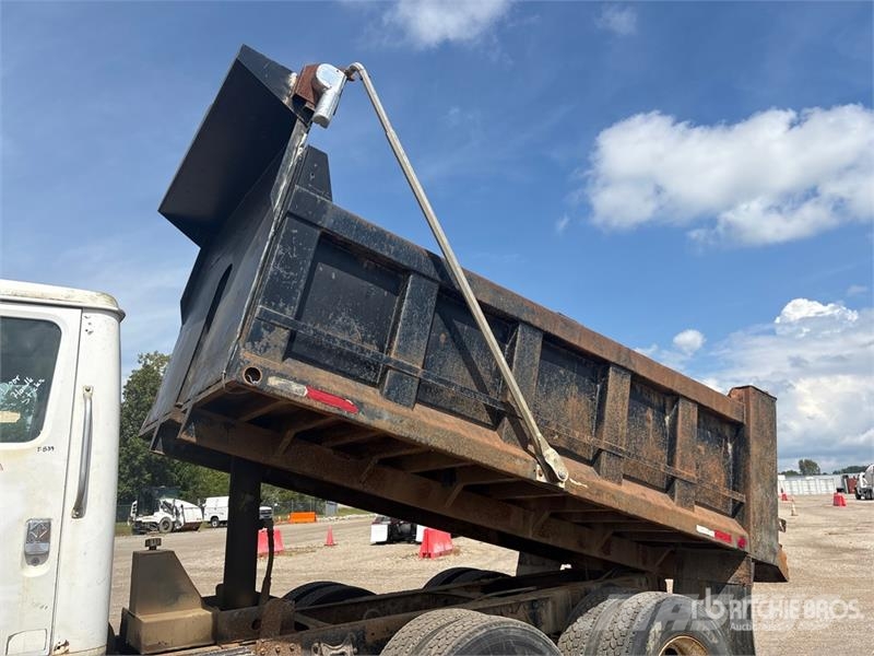 International 8100 自卸式货车