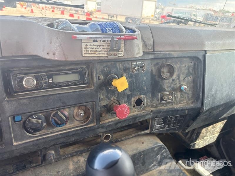 International 8100 自卸式货车