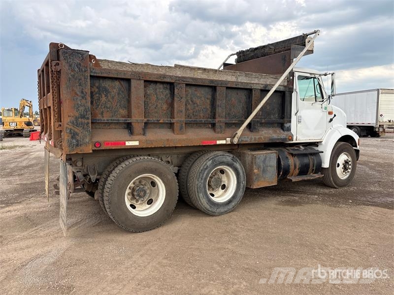 International 8100 自卸式货车