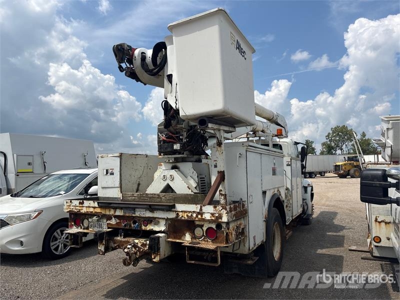 International AA755L 55 ft on International 4300 SBA 4x2 Bucket Avtokošare