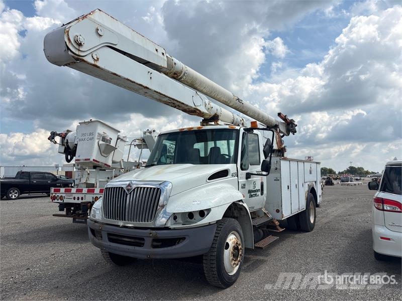 International AA755L 55 ft on International 4300 SBA 4x2 Bucket Avtokošare
