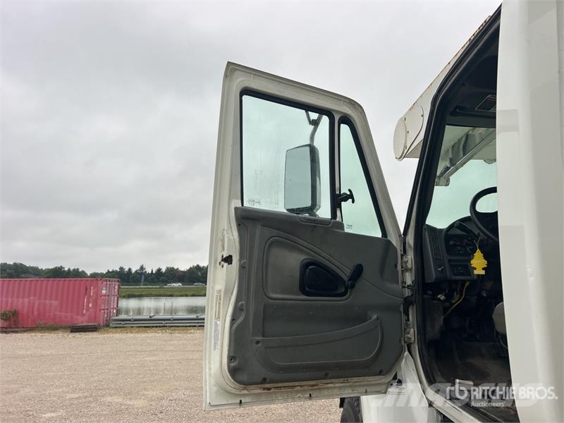 International AM855 55 ft on International 7400 4x4 Bucket Truck 卡車裝載高空作業車
