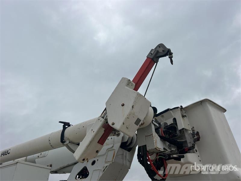 International AM855 55 ft on International 7400 4x4 Bucket Truck 卡車裝載高空作業車