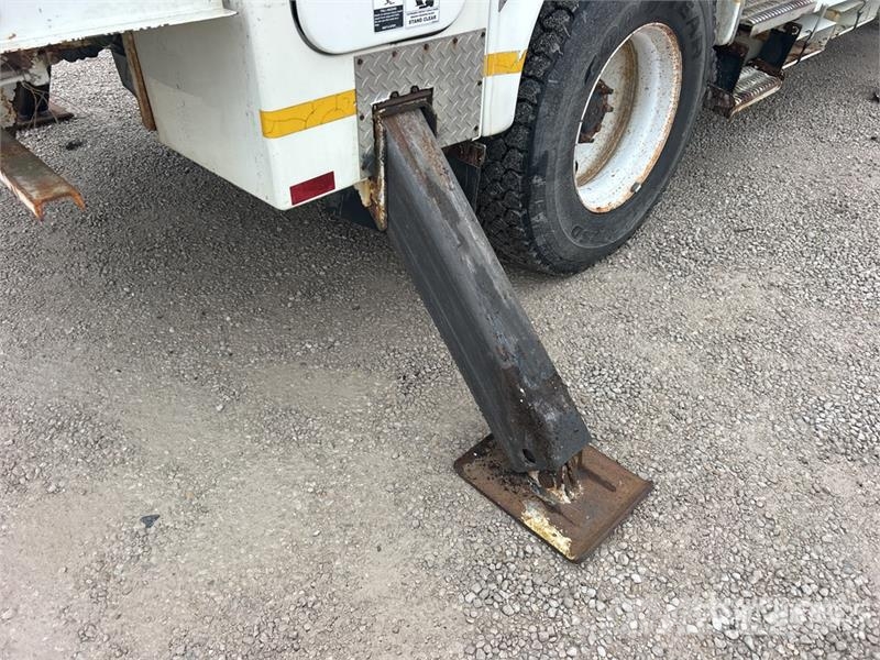 International AM855 55 ft on International 7400 4x4 Bucket Truck 卡車裝載高空作業車