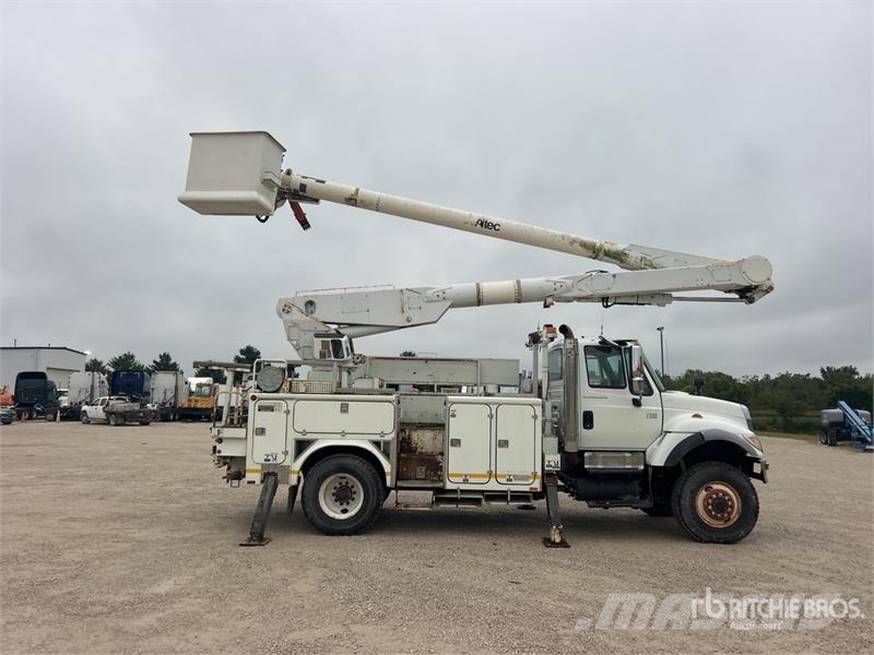 International AM855 55 ft on International 7400 4x4 Bucket Truck 卡車裝載高空作業車