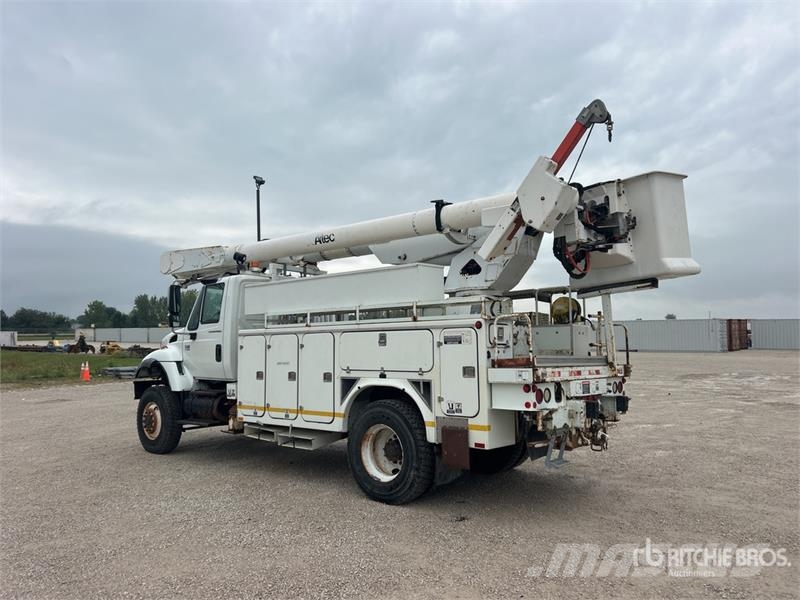 International AM855 55 ft on International 7400 4x4 Bucket Truck 卡車裝載高空作業車