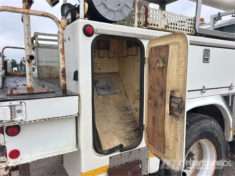 International AM855 55 ft on International 7400 4x4 Bucket Truck 卡車裝載高空作業車