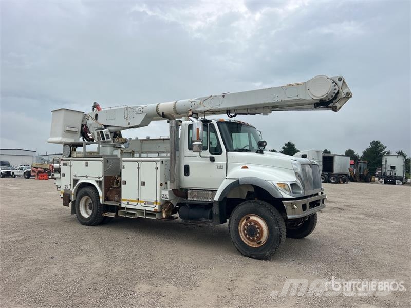 International AM855 55 ft on International 7400 4x4 Bucket Truck 卡車裝載高空作業車