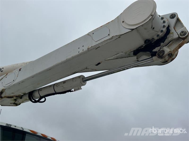 International AM855 55 ft on International 7400 4x4 Bucket Truck 卡車裝載高空作業車
