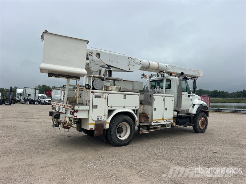 International AM855 55 ft on International 7400 4x4 Bucket Truck 卡車裝載高空作業車