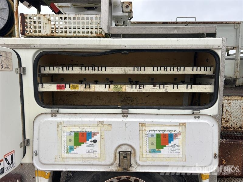 International AM855 55 ft on International 7400 4x4 Bucket Truck 卡車裝載高空作業車