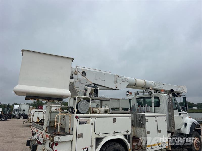 International AM855 55 ft on International 7400 4x4 Bucket Truck 卡車裝載高空作業車