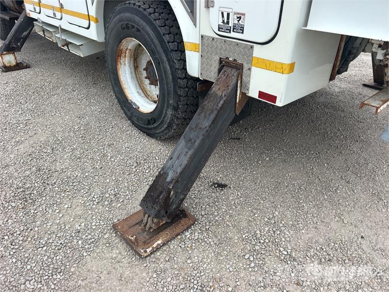 International AM855 55 ft on International 7400 4x4 Bucket Truck 卡車裝載高空作業車
