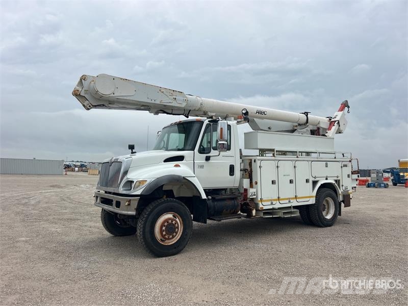 International AM855 55 ft on International 7400 4x4 Bucket Truck 卡車裝載高空作業車