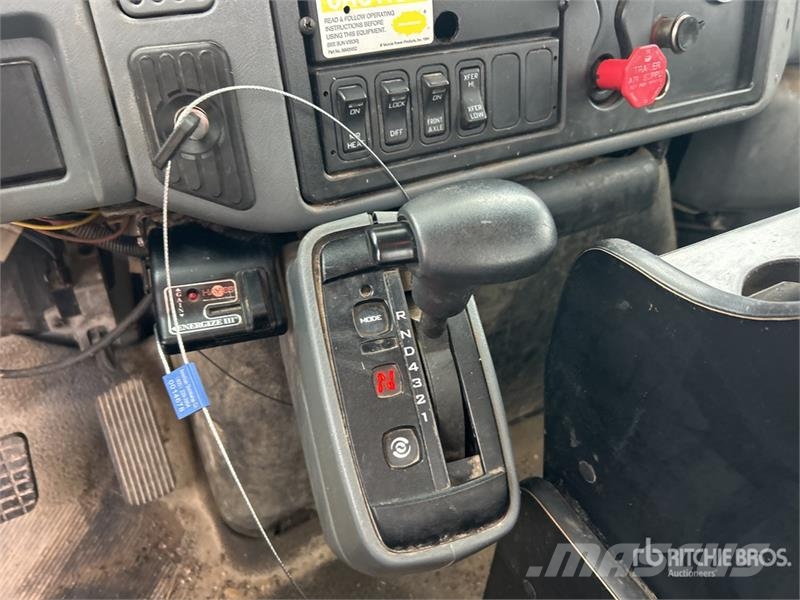 International AM855 55 ft on International 7400 4x4 Bucket Truck 卡車裝載高空作業車