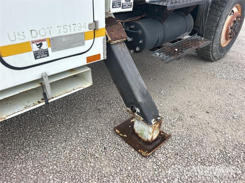 International AM855 55 ft on International 7400 4x4 Bucket Truck 卡車裝載高空作業車