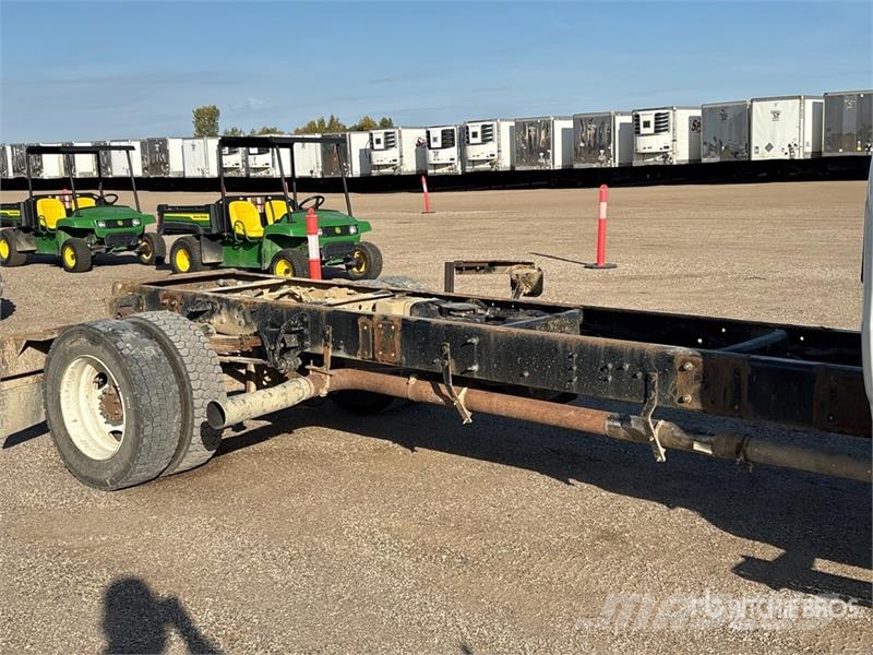 International CV515 4x2 Cab and Chassis Cabines