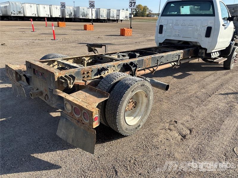 International CV515 4x2 Cab and Chassis Cabines