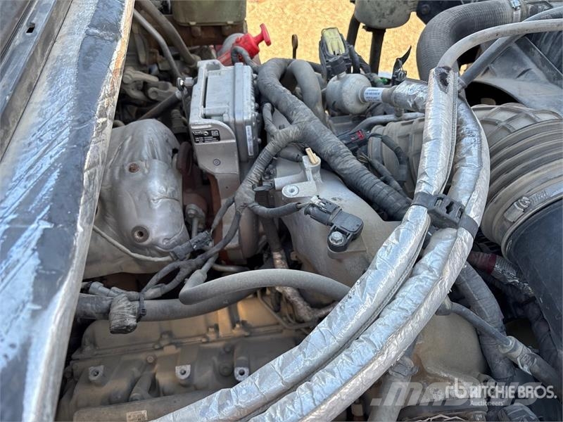 International CV515 4x2 Cab and Chassis Cabines