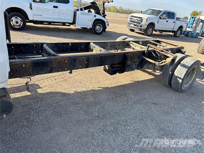 International CV515 4x2 Cab and Chassis Cabines