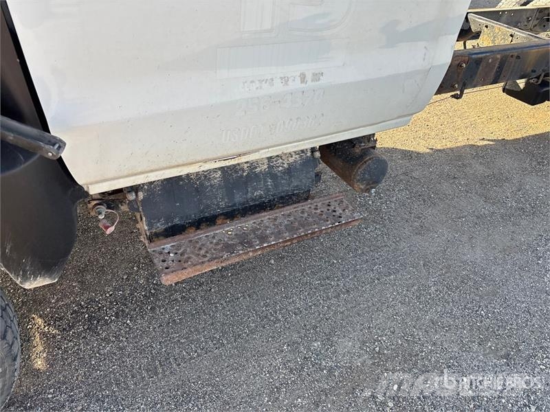 International CV515 4x2 Cab and Chassis Cabines