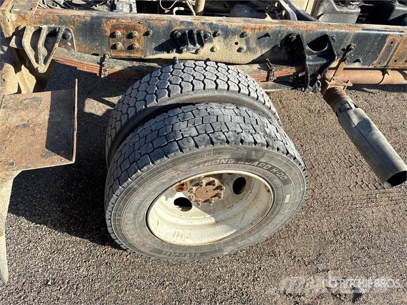 International CV515 4x2 Cab and Chassis Cabines