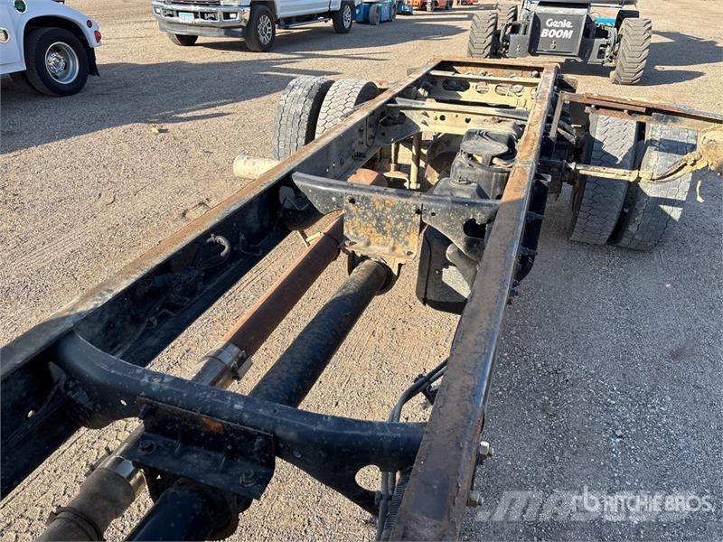 International CV515 4x2 Cab and Chassis Cabines