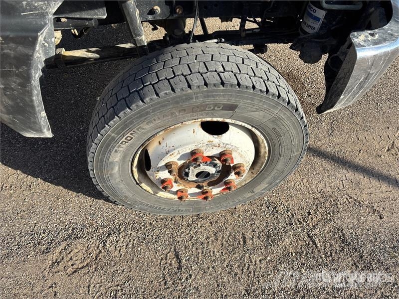 International CV515 4x2 Cab and Chassis Cabines