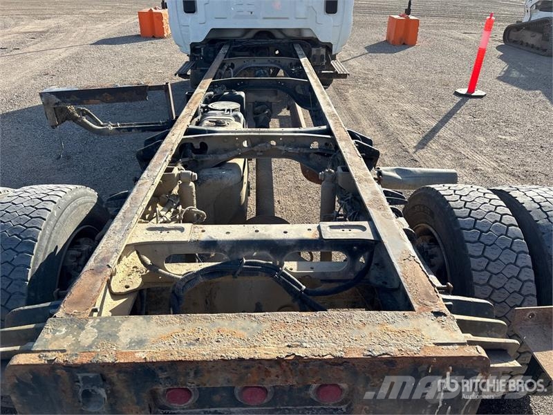 International CV515 4x2 Cab and Chassis Cabines