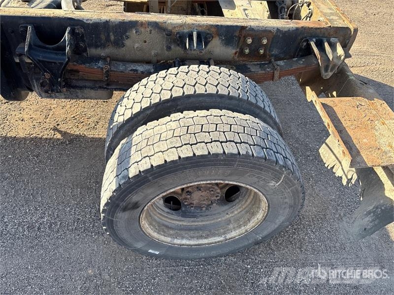 International CV515 4x2 Cab and Chassis Cabines