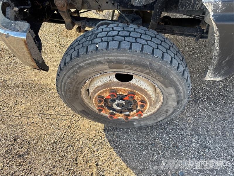 International CV515 4x2 Cab and Chassis Cabines
