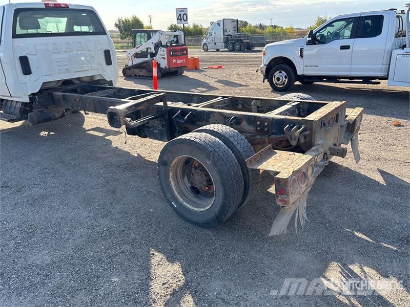 International CV515 4x2 Cab and Chassis Cabines