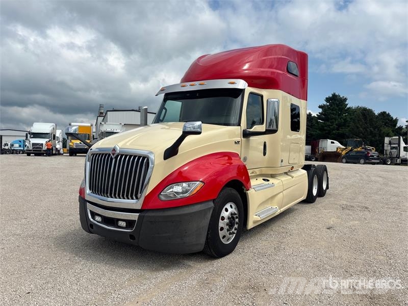 International LT625 Prime Movers