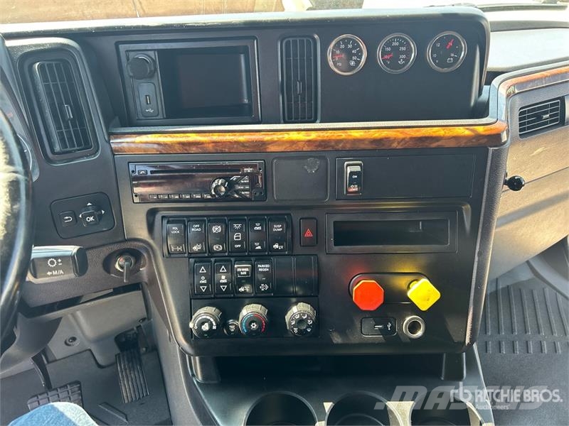 International LT625 Тягачі